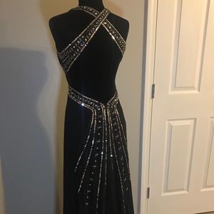 Nightway Gorgeous formal sequins beaded gown